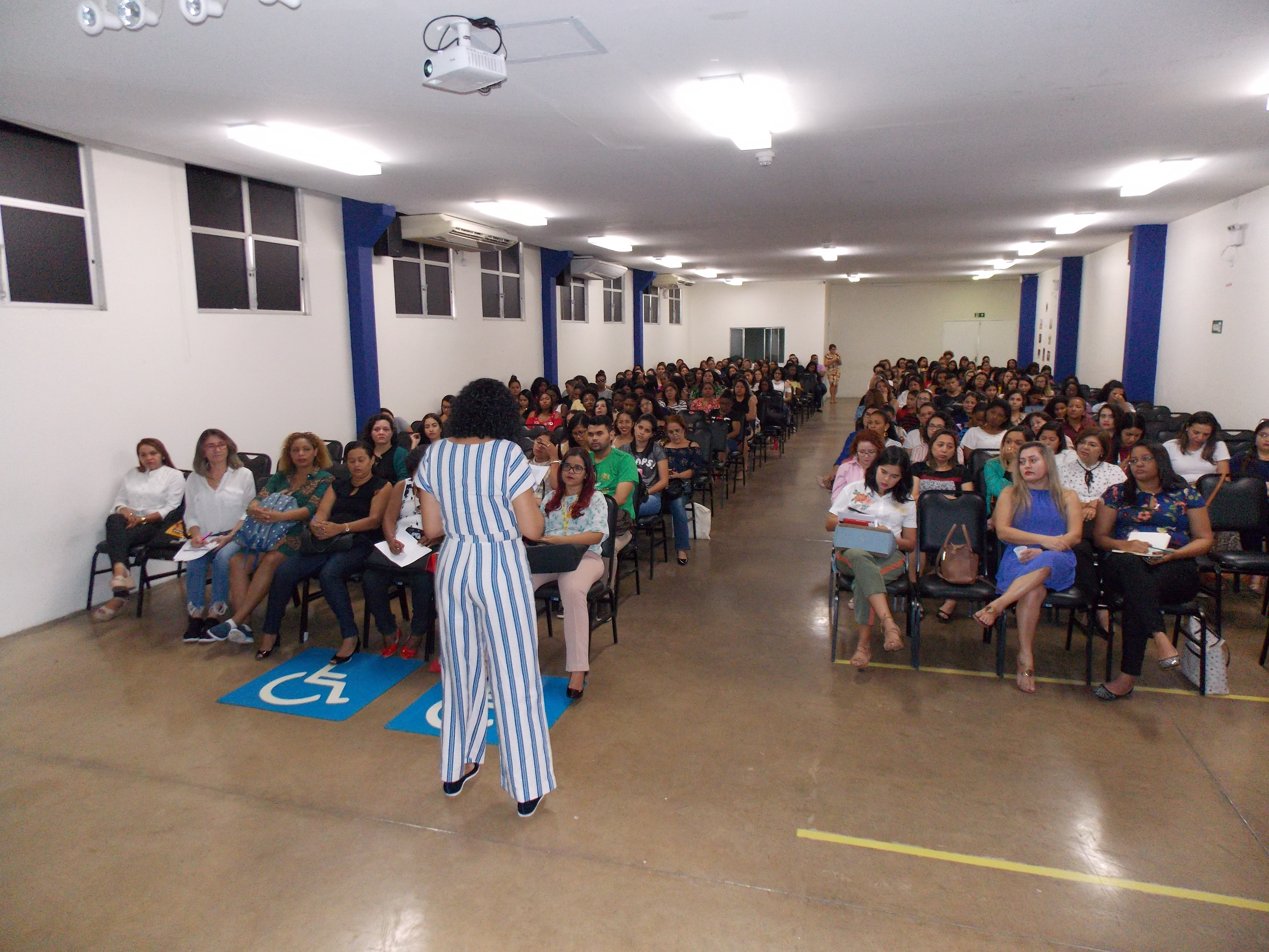 Público palestra primeiro dia